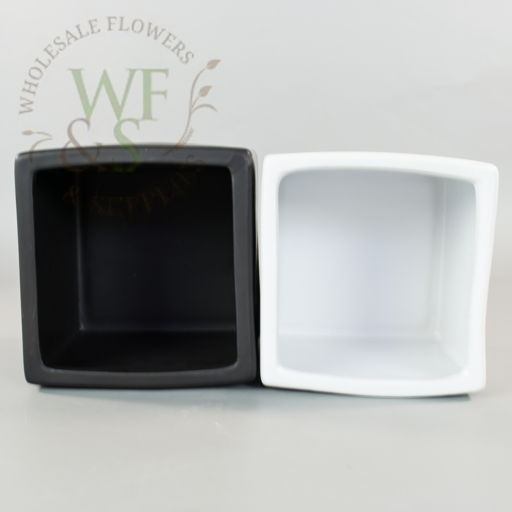 Ceramic Cube in White and Black 5.2" opening